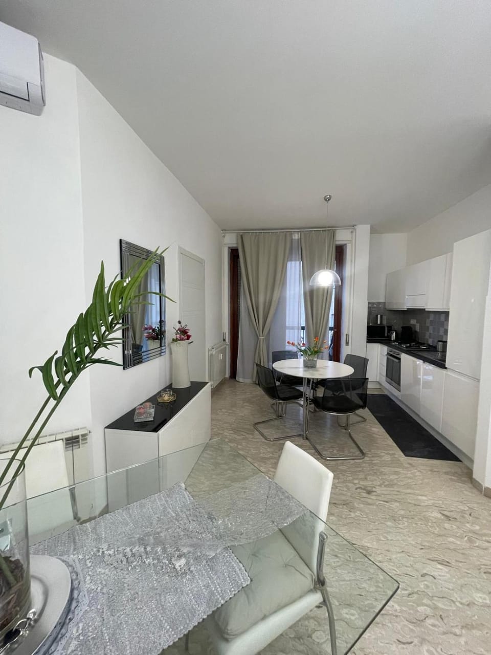 TV and multimedia, Kitchen or kitchenette, Living room, Seating area, Dining area, pet friendly, air conditioner