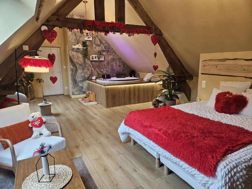 Bed, Hot Tub, Living room, Photo of the whole room, Seating area, Bedroom