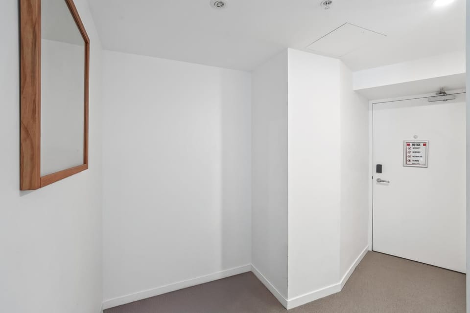 Sky Tower Urban Retreat Stylish 1BR C33 Apartment in Kangaroo Point