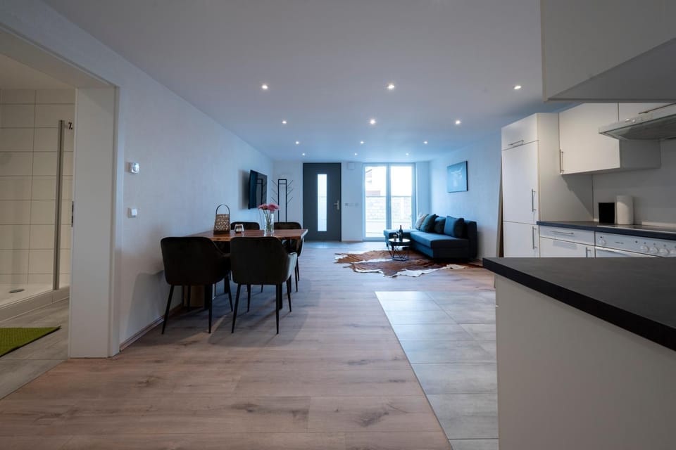 Seating area, Dining area