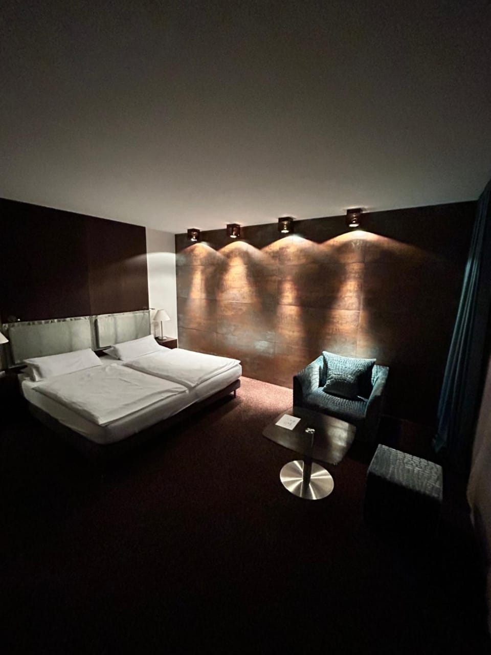 Bed, Seating area, Bedroom