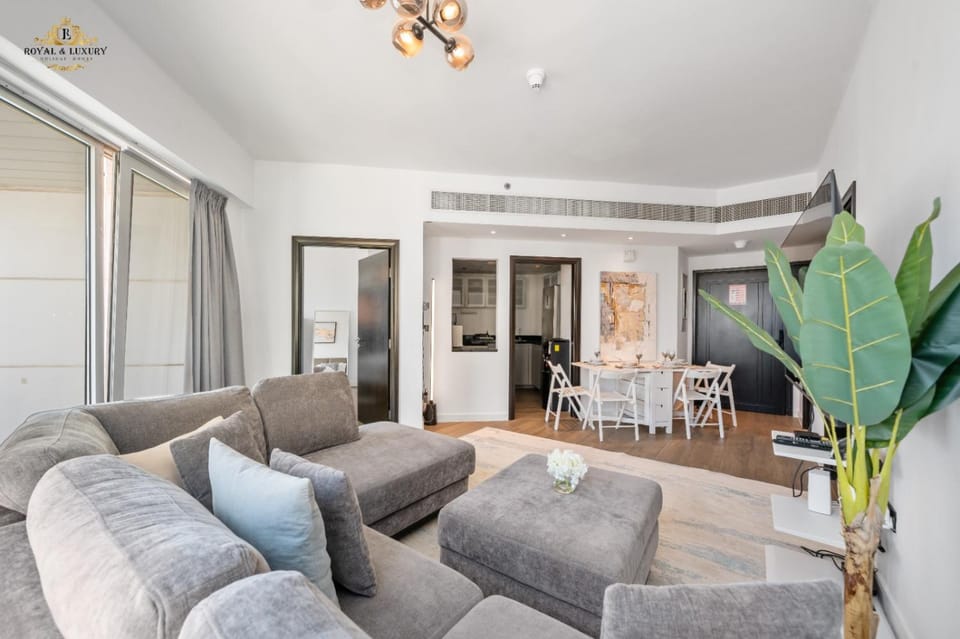 Luxury 2BR apartment at La Riviera - Dubai Marina, 3 Minutes walk to the Beach Apartment in Dubai
