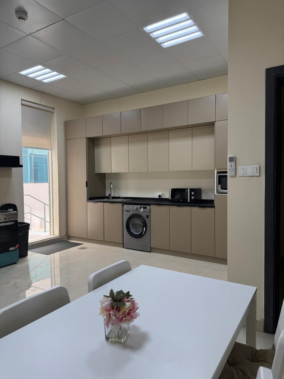 Extraordinary 6 Bedroom Villa in Abu Dhabi - Group Getaway Villa in Abu Dhabi