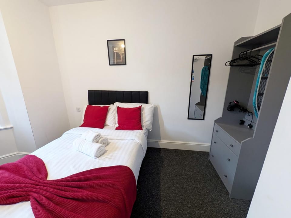 Bed, Photo of the whole room, Bedroom, wardrobe