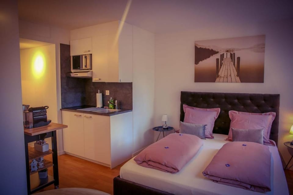 Bed, Kitchen or kitchenette