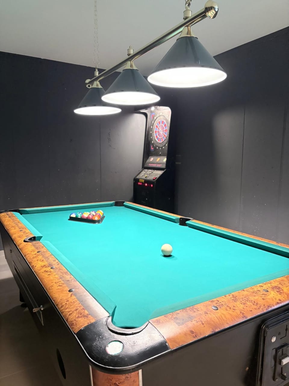 Billiard, Game Room