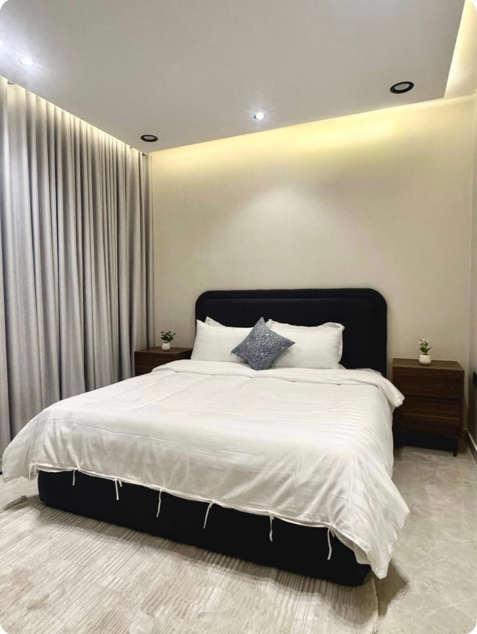 Photo of the whole room, Bedroom