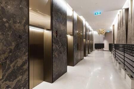 Escape to Elegance Stylish 2BR Apt in Skytower C10 Apartment in Kangaroo Point
