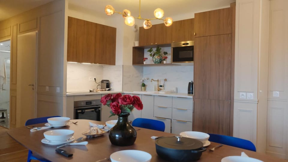 Coffee/tea facilities, Kitchen or kitchenette, dishwasher, microwave, oven, stove, toaster