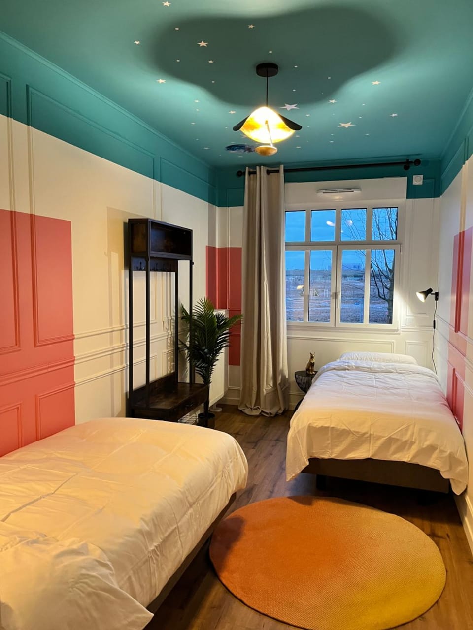 Bed, Photo of the whole room, Bedroom