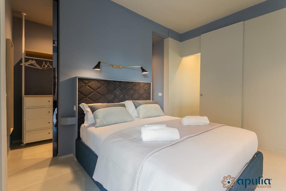 Bed, Bedroom, towels, wardrobe
