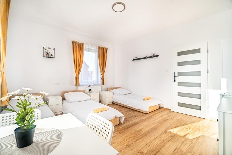 Bed, Photo of the whole room, Seating area, Bedroom