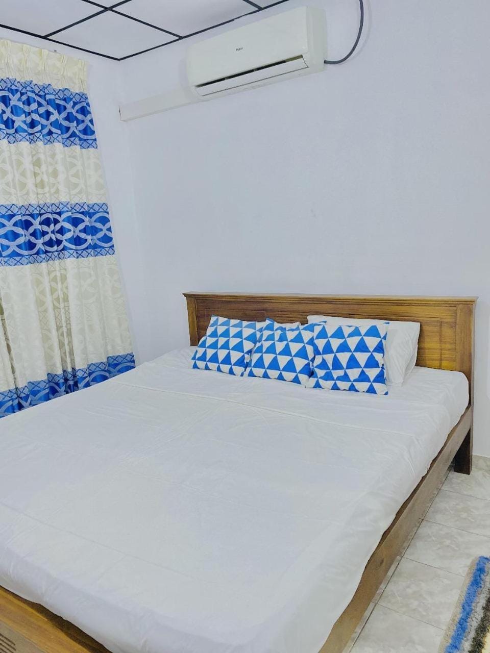 Bed, Bedroom, air conditioner