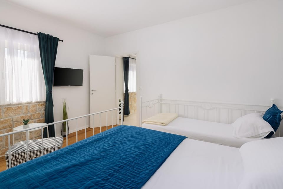 Villa Elena, Apartment JAKOV - newly decorated Apartment in Šibenik-Knin County, Croatia