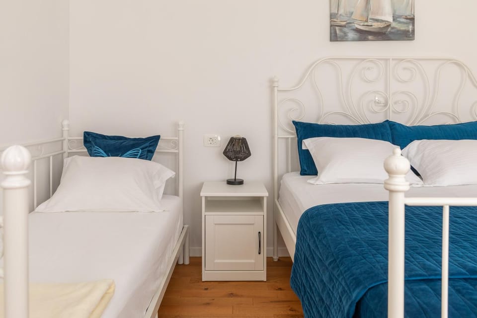 Villa Elena, Apartment JAKOV - newly decorated Apartment in Šibenik-Knin County, Croatia