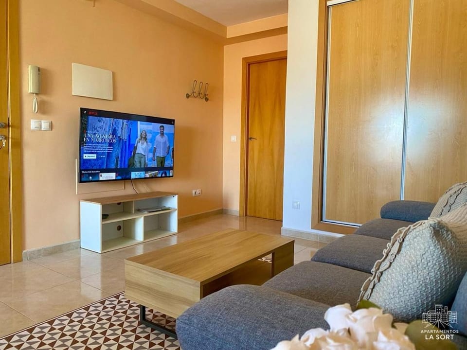 Communal lounge/ TV room, TV and multimedia, Living room, Seating area, Evening entertainment