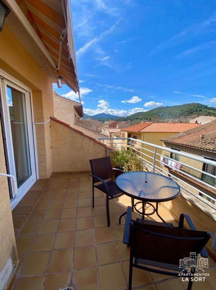 Patio, Day, Natural landscape, View (from property/room), Balcony/Terrace, Dining area, Mountain view