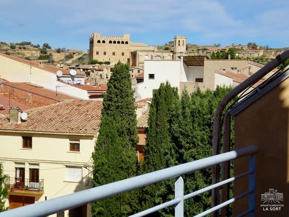 Property building, Day, City view, Landmark view
