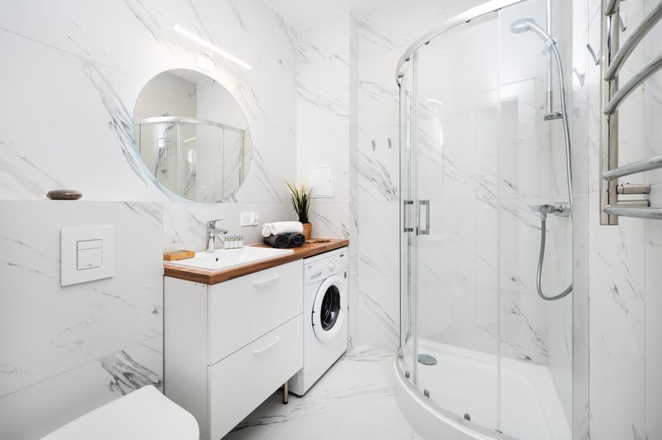 Shower, Toilet, Bathroom, Bath, towels