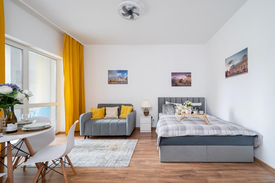 Bed, Living room, Photo of the whole room, Seating area, Dining area, Bedroom