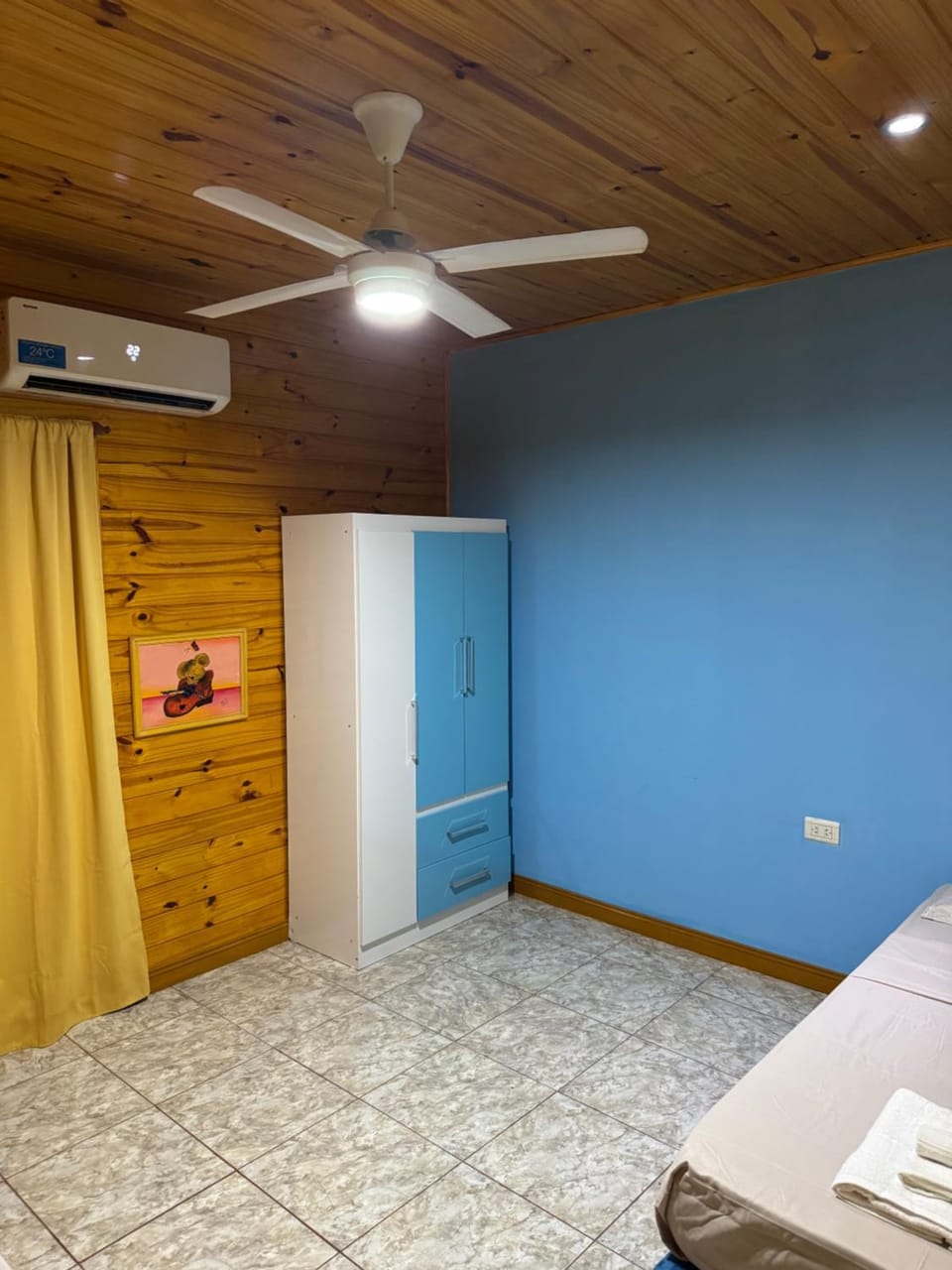Bedroom, wardrobe, air conditioner