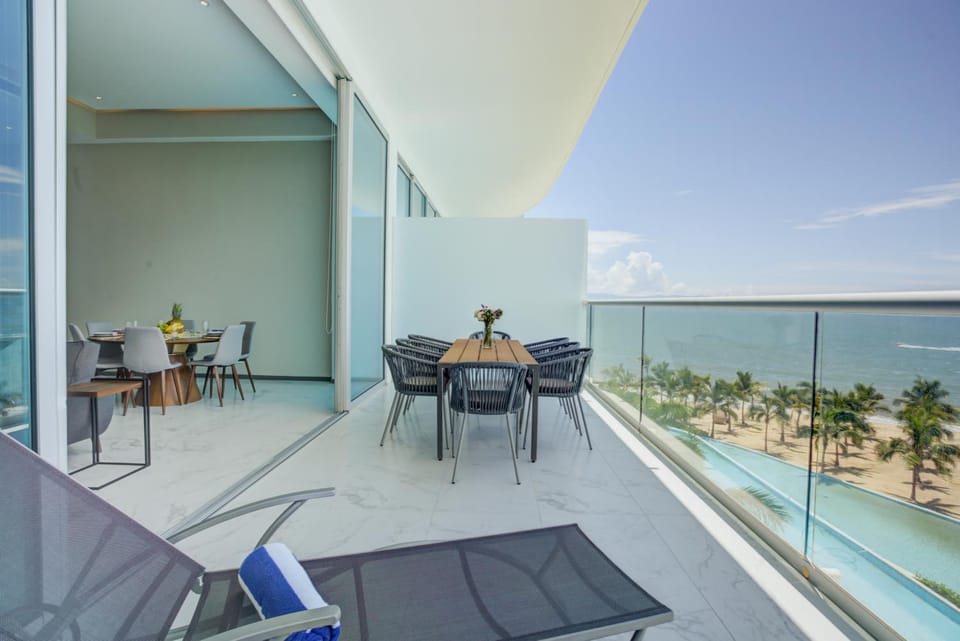 View (from property/room), Balcony/Terrace, Pool view, Sea view