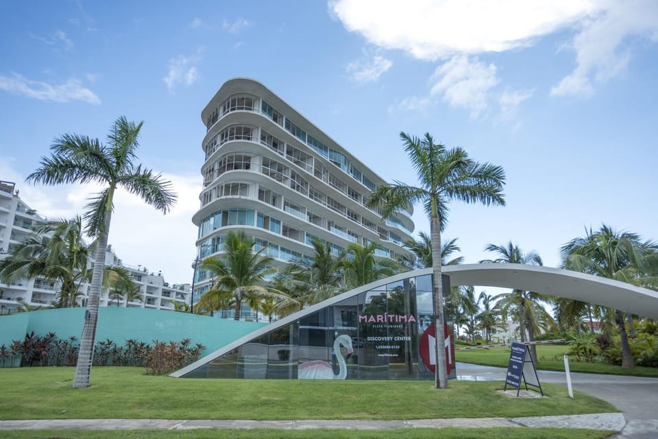 Property building, Facade/entrance