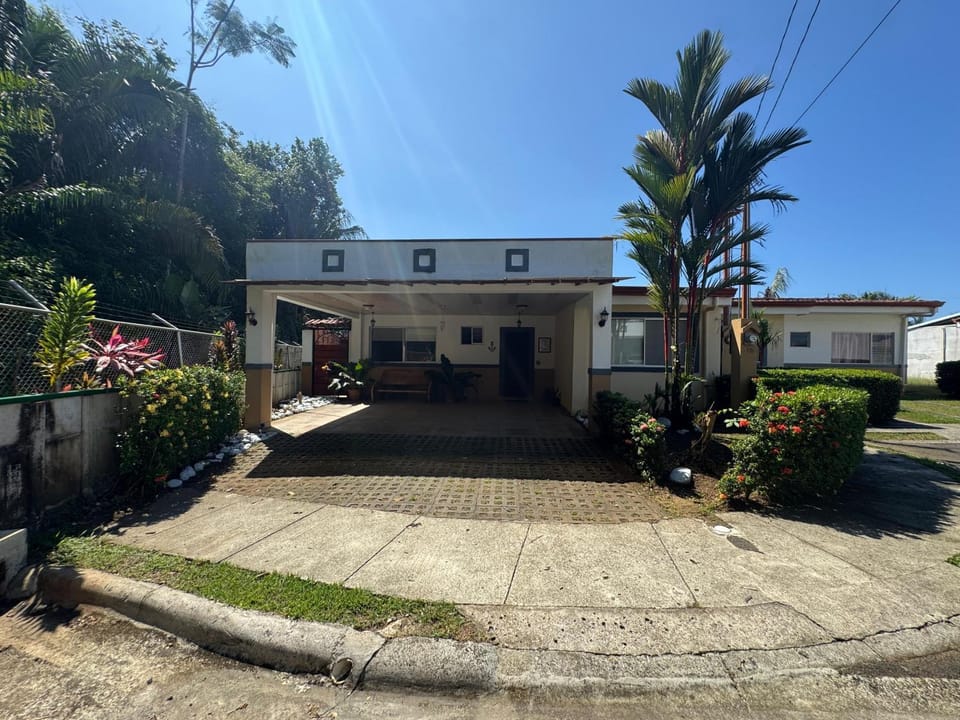 Facade/entrance, Garden, Garden view, Street view