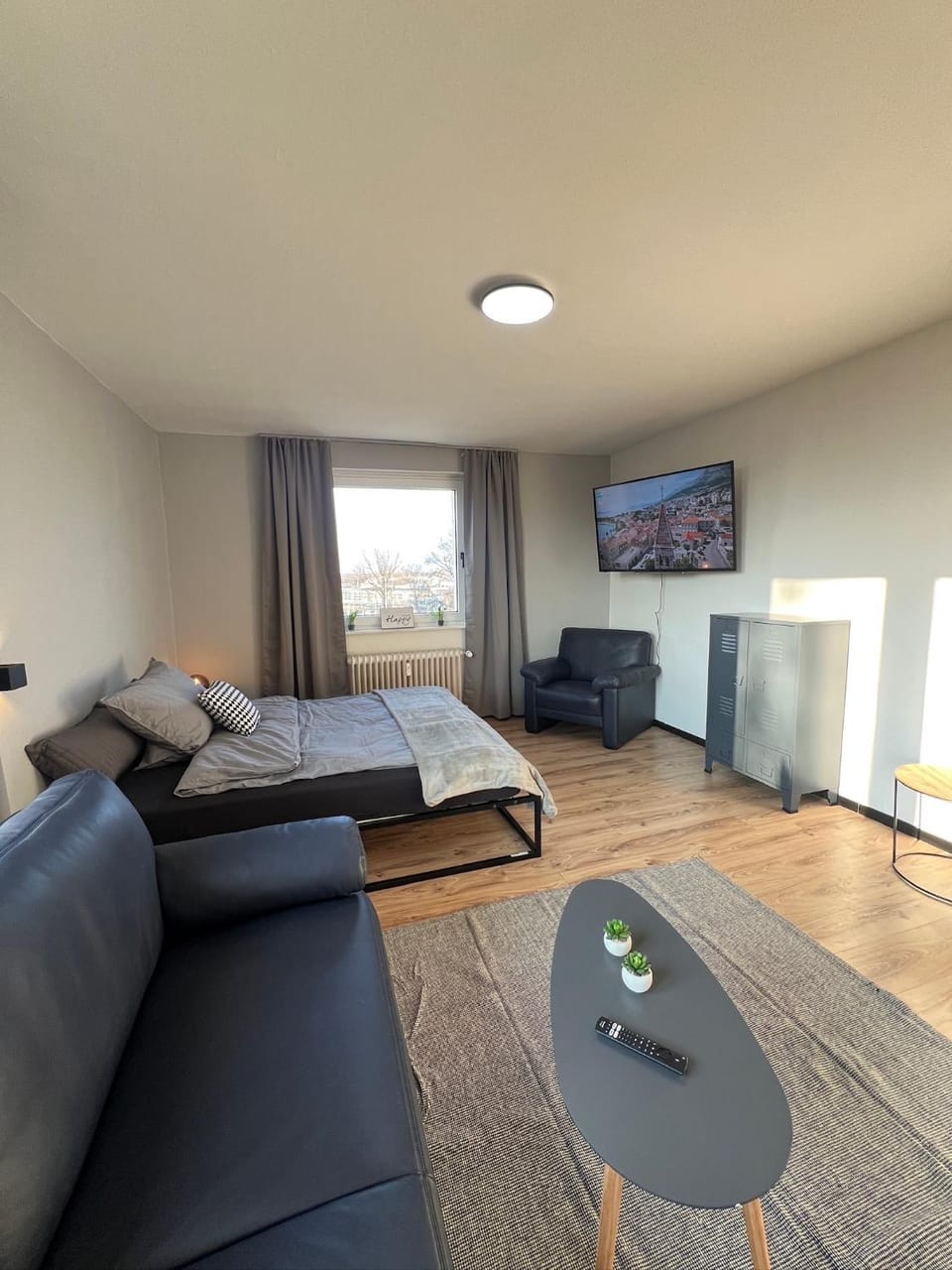 Wohnung für Monteure mit 2 Schlafzimmern und Balkon in Celle! Apartment in Celle