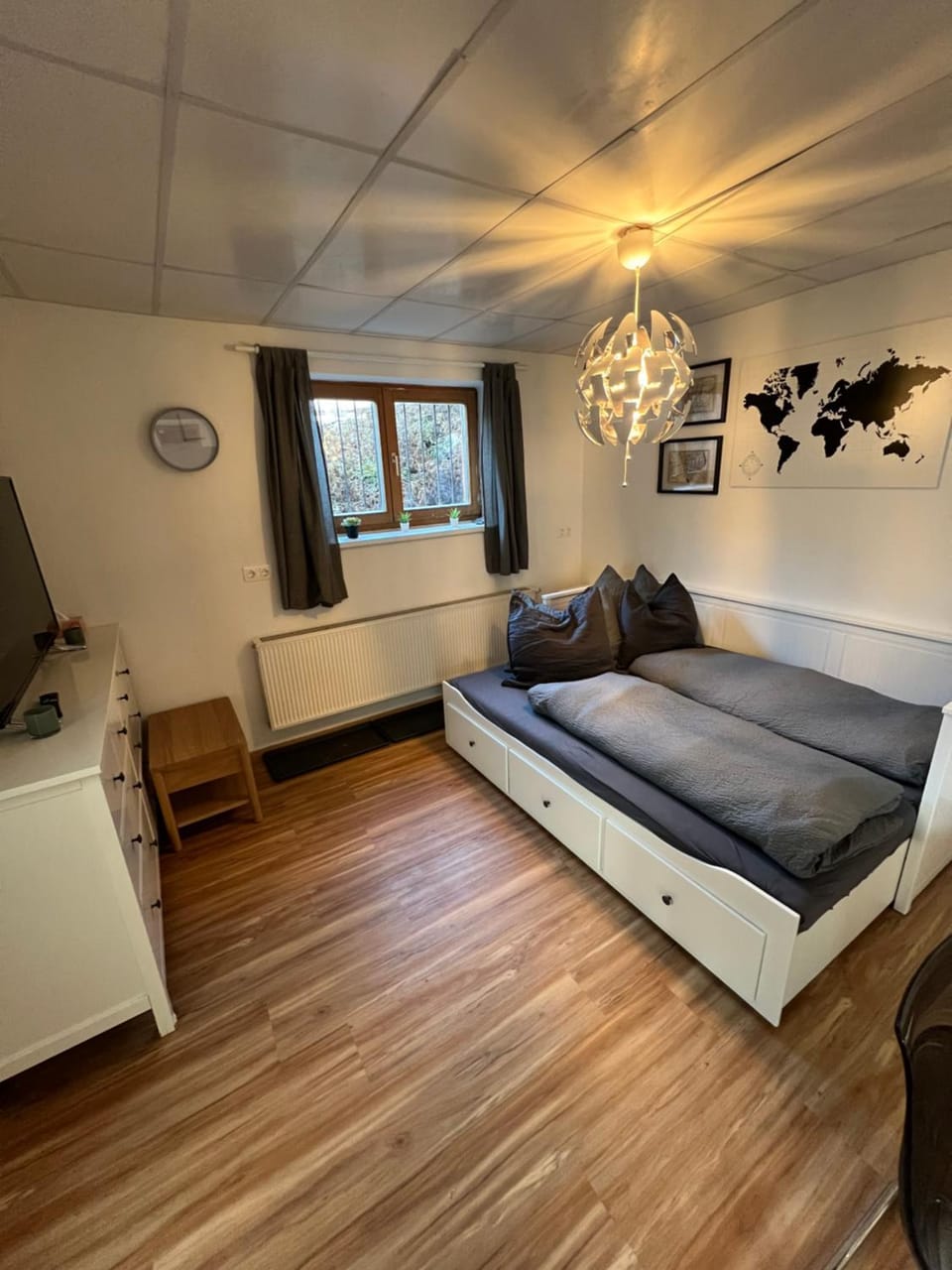 Bed, Living room