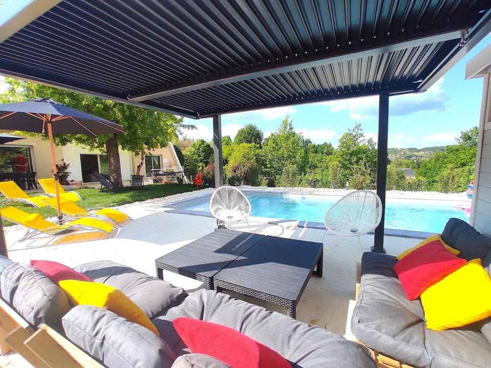 La Villa d Elsa 10-12 pers - piscine chauffée - CLIM - 500m du centre ville Villa in Occitanie