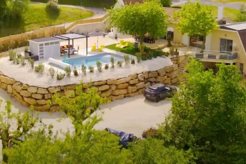 La Villa d Elsa 10-12 pers - piscine chauffée - CLIM - 500m du centre ville Villa in Occitanie