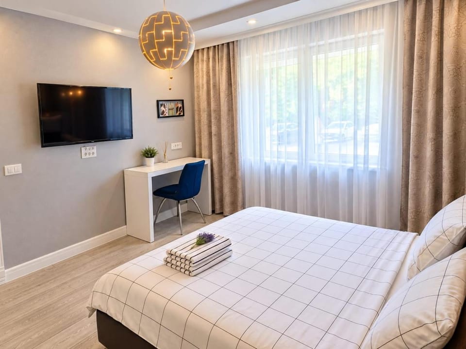 Communal lounge/ TV room, Bed, TV and multimedia, Photo of the whole room, Evening entertainment, Bedroom, towels