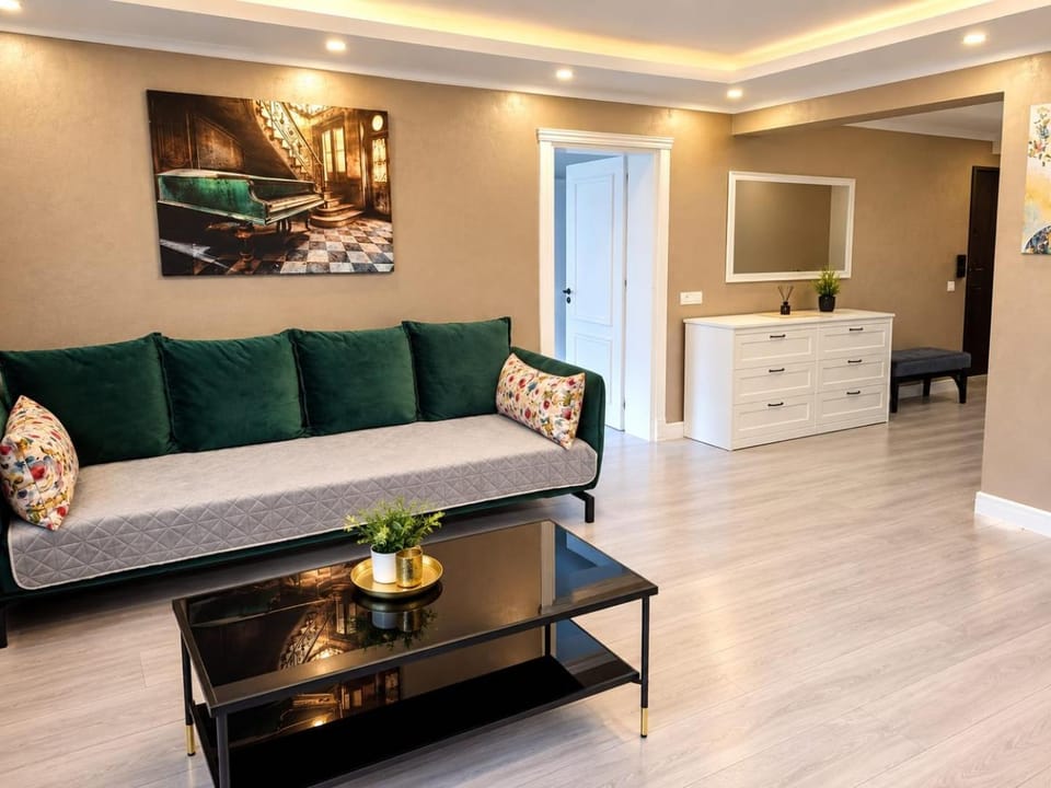 Living room, Seating area