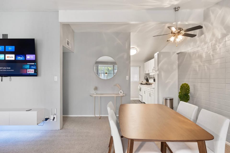 Stylish 2B2B with Free Parking Apartment in Scottsdale