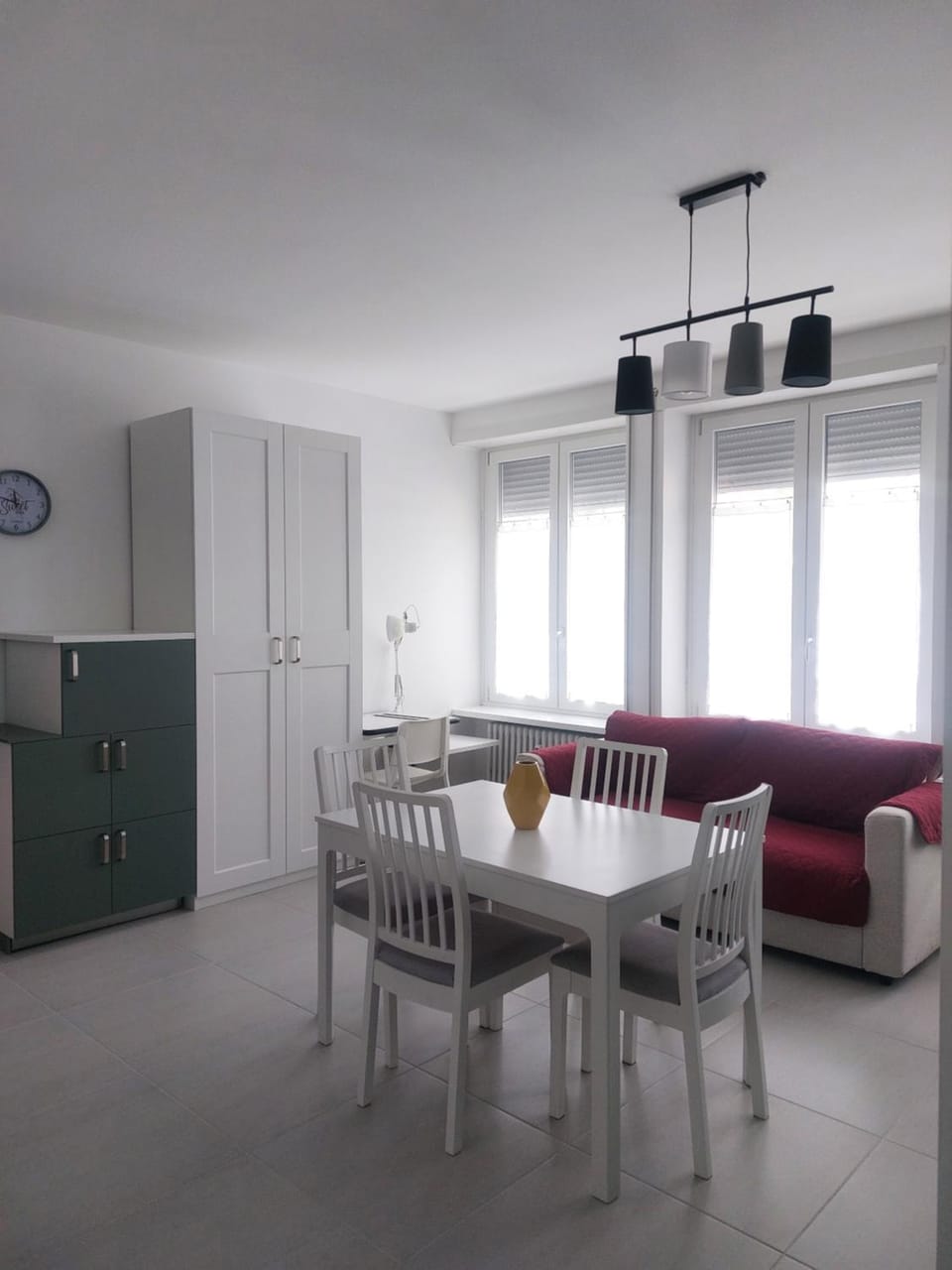 Kitchen or kitchenette, Living room, Seating area, Dining area