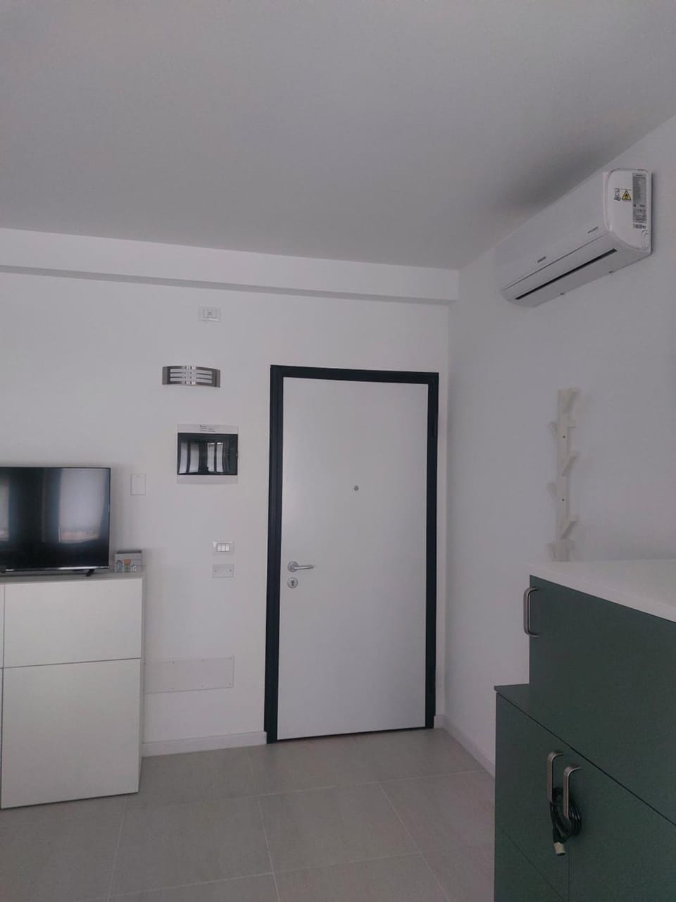 TV and multimedia, air conditioner