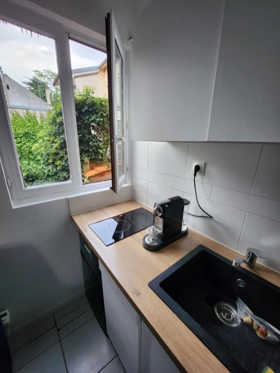 Appartement 2 pieces agréable lumineux et calme Apartment in Île-de-France