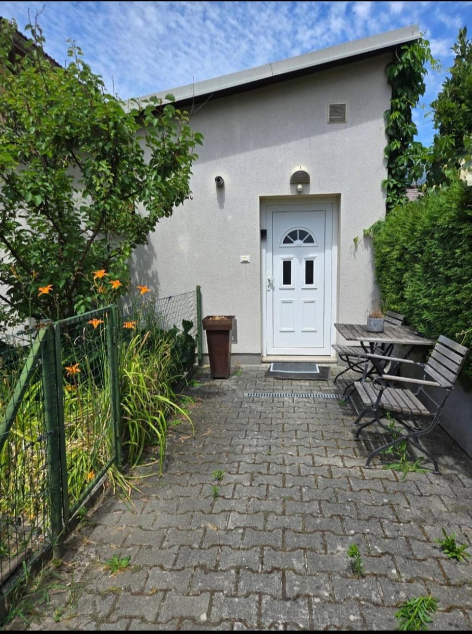 Property building, Patio, Day, Garden, Garden view