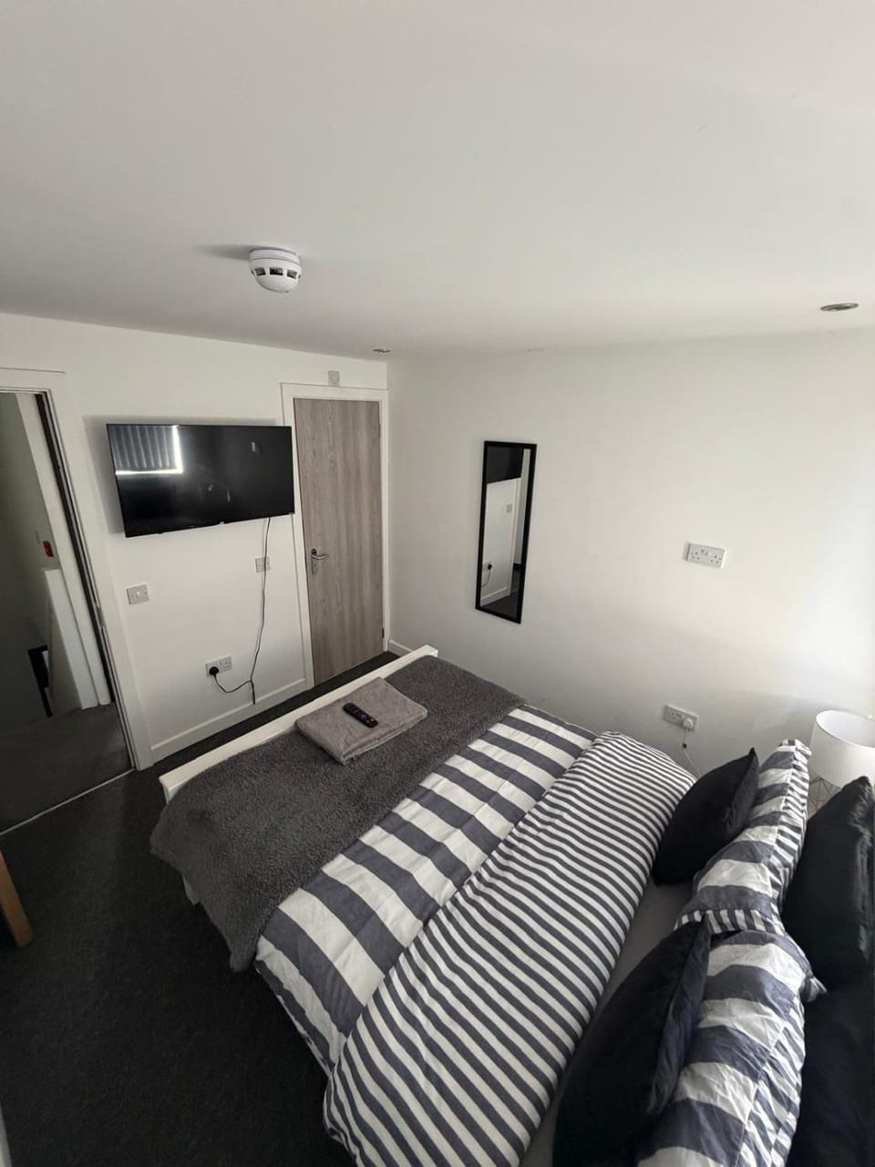 Large 6 Bed 6 Bathroom House - Ideal For Families, Large Groups, Contractors & Business Travellers House in Watford