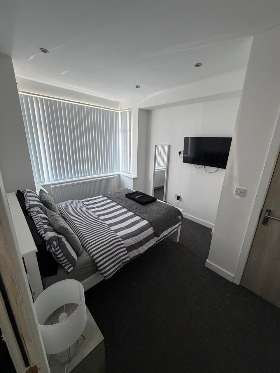 Large 6 Bed 6 Bathroom House - Ideal For Families, Large Groups, Contractors & Business Travellers House in Watford