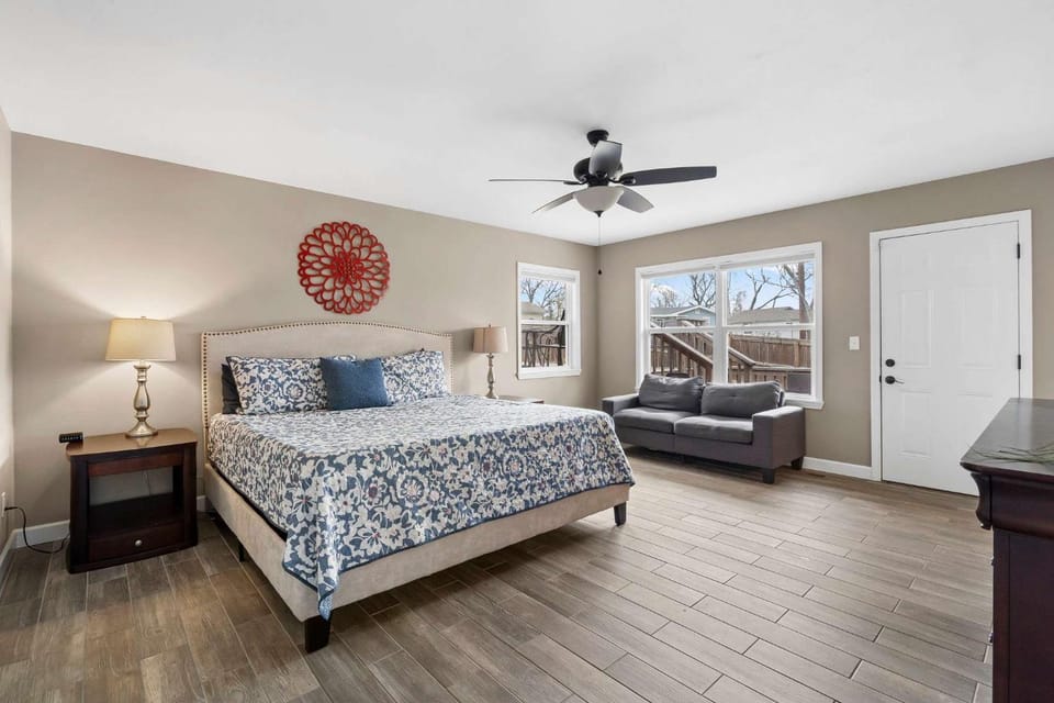 Rogers Family Retreat House in Rogers