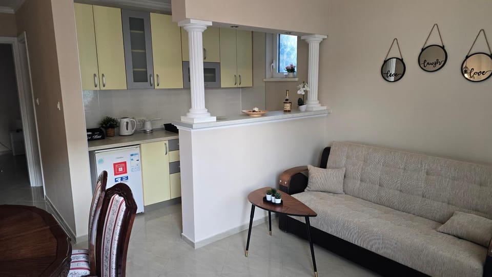 Kitchen or kitchenette, Living room, Seating area, Dining area, stove