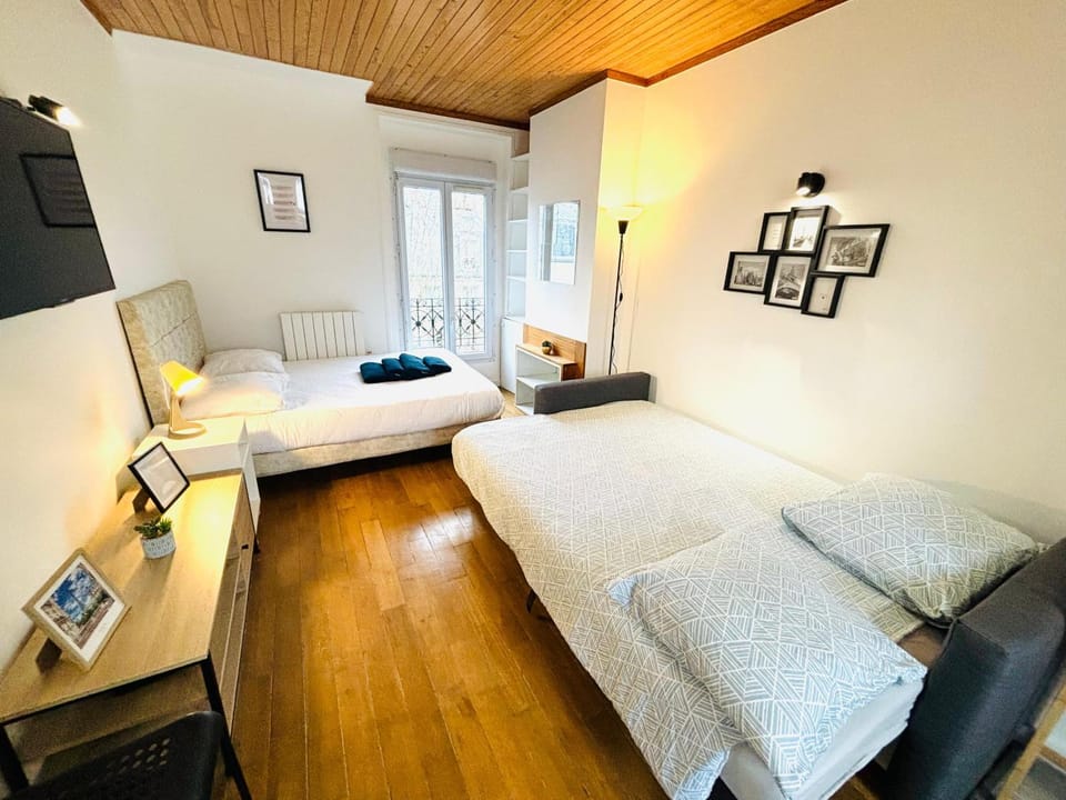 Bed, Photo of the whole room, Bedroom