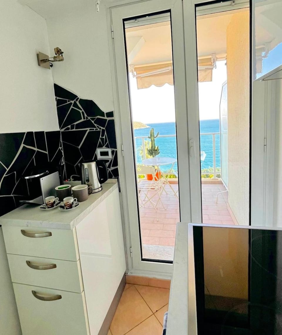 Natural landscape, Balcony/Terrace, Kitchen or kitchenette, Sea view, stove