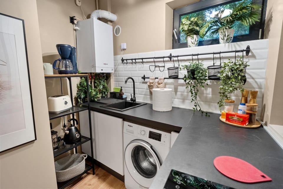Kitchen or kitchenette, heating, microwave, oven, stove, toaster, washing machine
