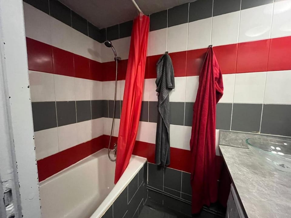 Shower, Bath