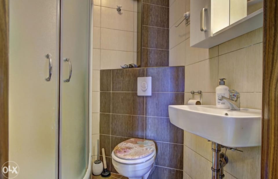 Bathroom, towels