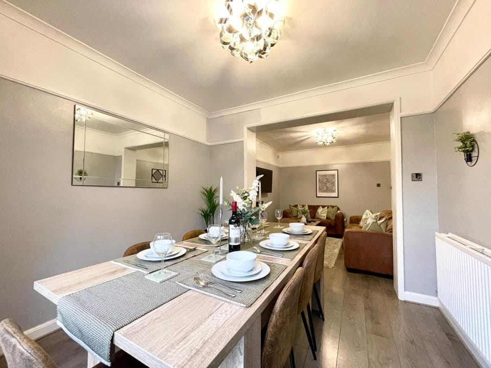 Seating area, Dining area, Dinner, Dinner