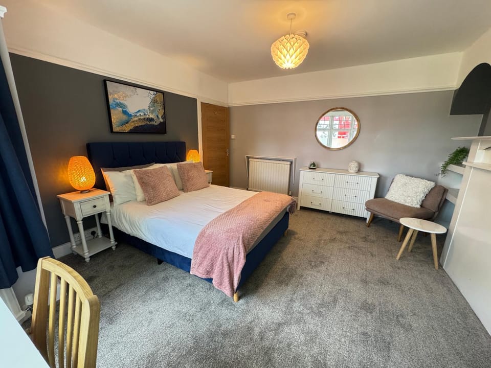 Very Large Central Property Villa in England